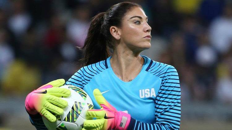Hope Solo dikenal sebagai salah satu kiper wanita terbaik di dunia yang memiliki paras cantik dan awet muda.