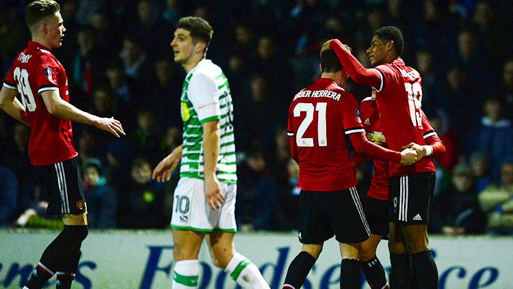 Aksi selebrasi para pemain pada laga melawan Yeovil Town.