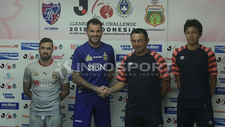 Konferensi pers jelang laga Bhayangkara FC vs FC Tokyo Copyright: Zainal Hasan/INDOSPORT