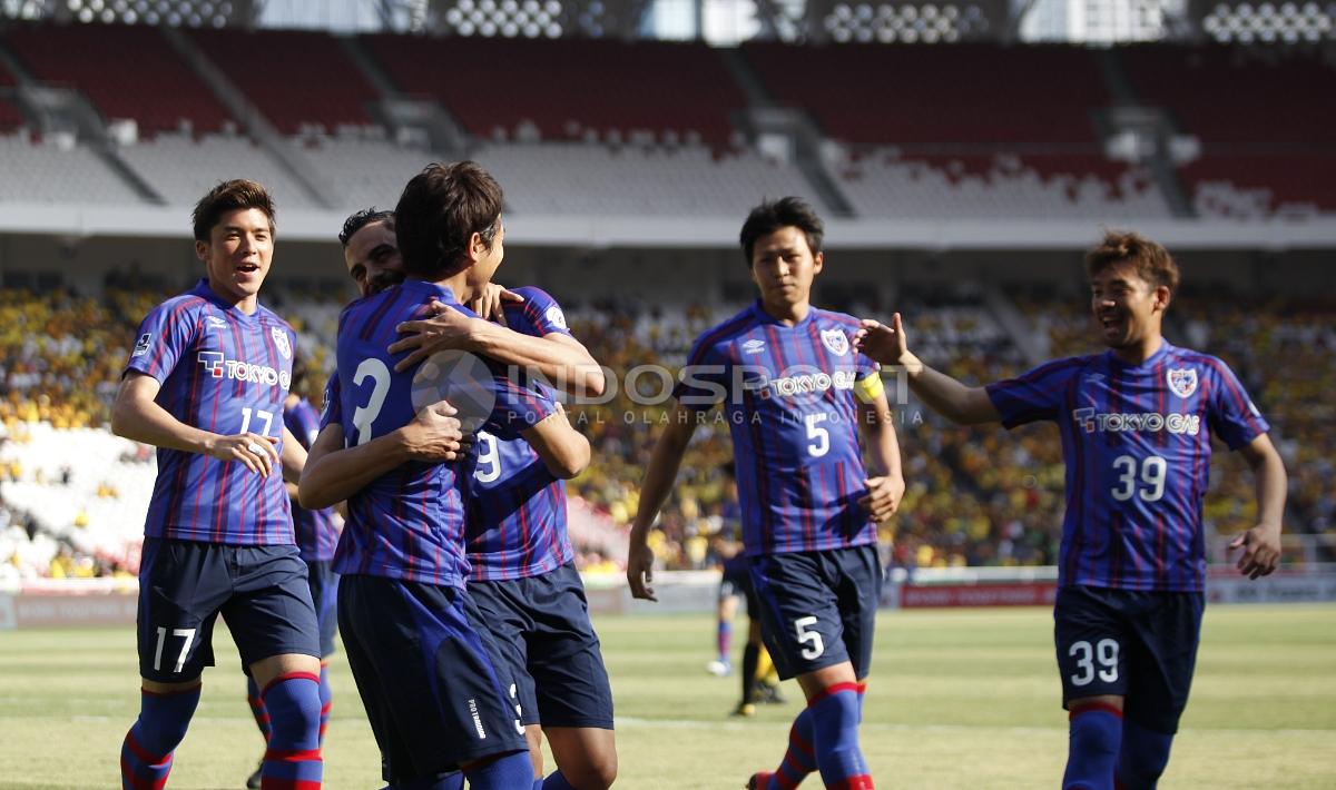 Selebrasi para pemain FC Tokyo atas gol pertama ke gawang BFC yang dicetak Masato Morishige.