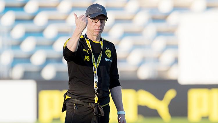 Pelatih Borussia Dortmund, Peter Stoeger. Copyright: INDOSPORT