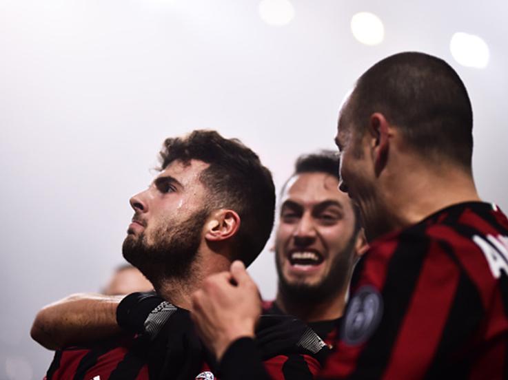 Patrick Cutrone melakukan selebrasi usai mencetak gol ke gawang Lazio. Copyright: INDOSPORT