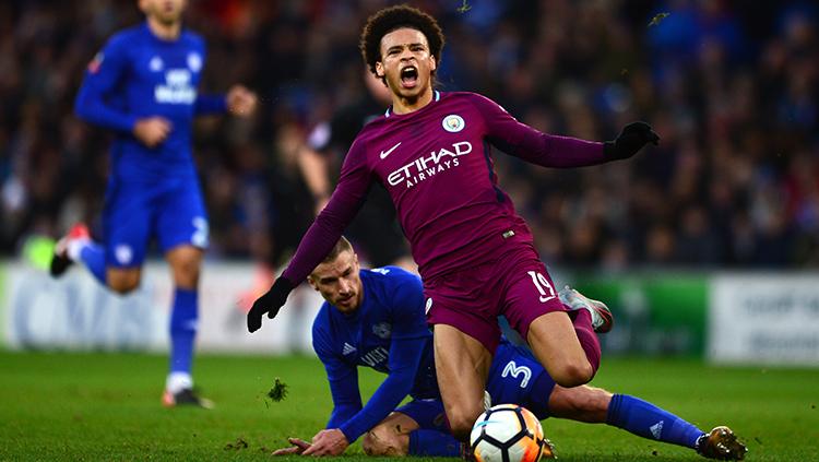 Leroy Sane di sleding dari belakang oleh pemain Cardiff City.