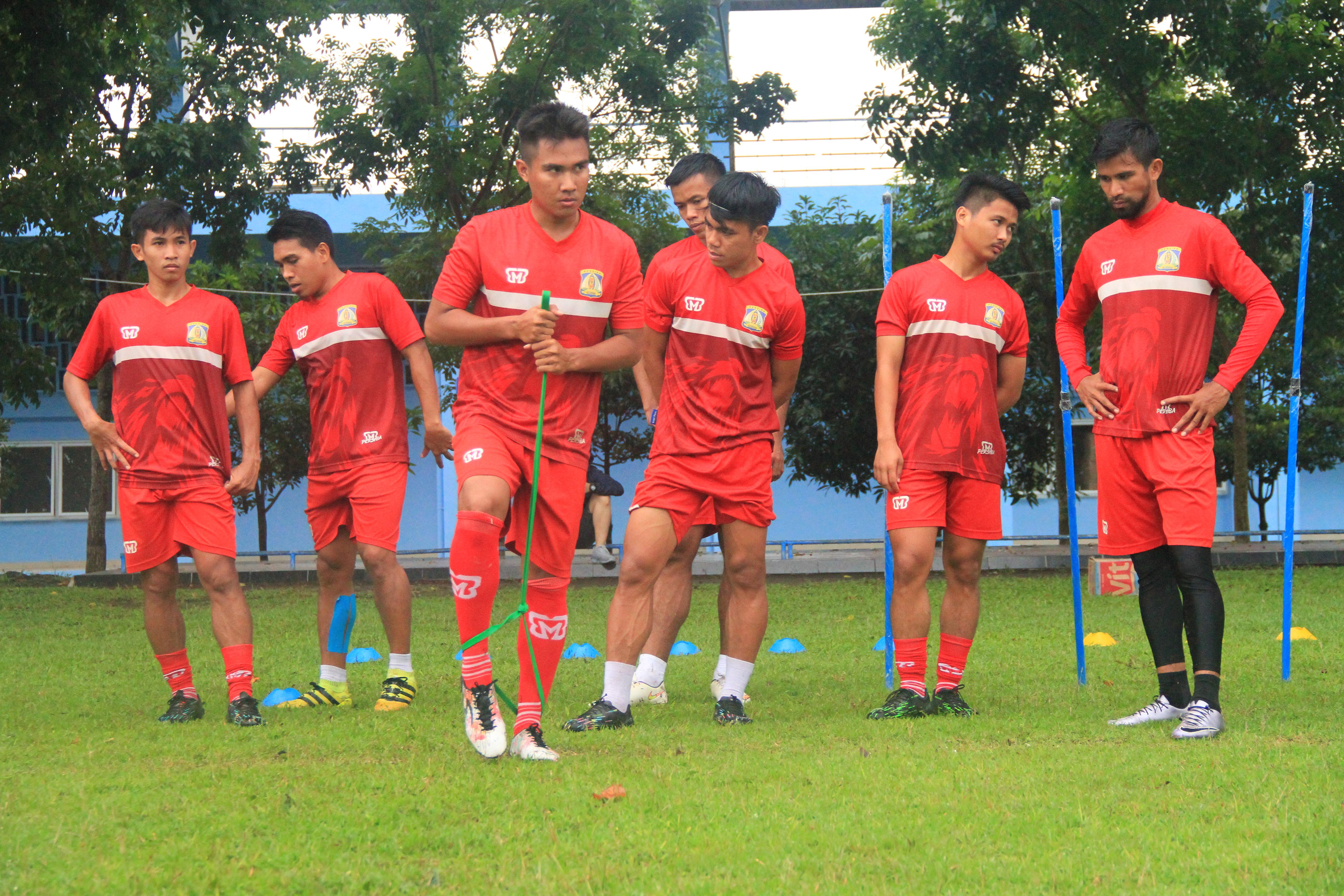 Dimas Galih bersama para pemain Persiba