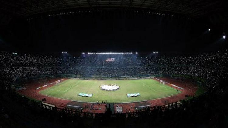 Bonek Mania di Stadion Gelora Bung Tomo Copyright: Jawa Pos