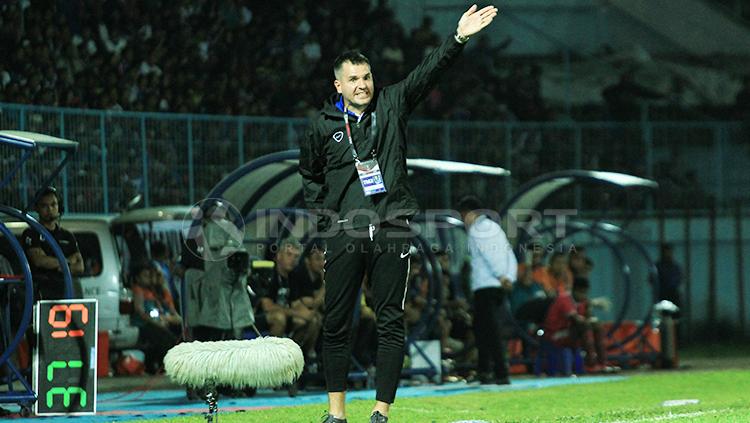 Pelatih Bhayangkara FC, Simon McMenemy. Copyright: Ian Setiawan/INDOSPORT