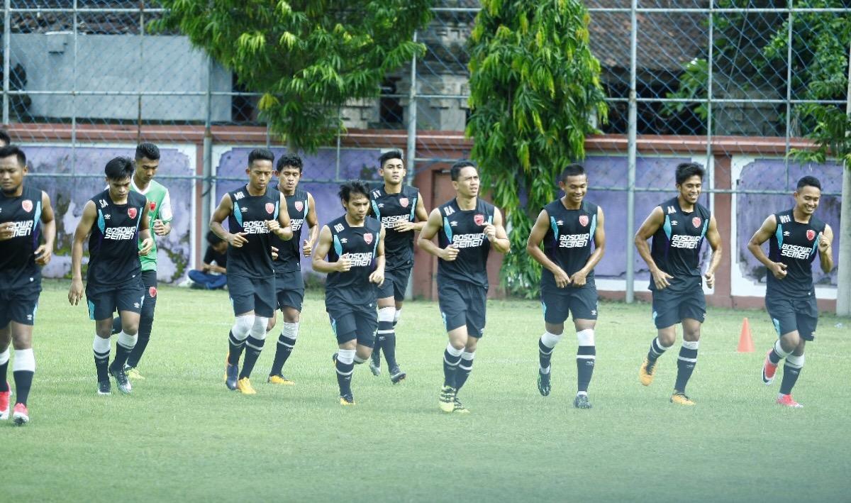 Para pemain PSM Makassar melakukan pemusatan latihan jilid 2 di Bali. Copyright: Media PSM Makassar.