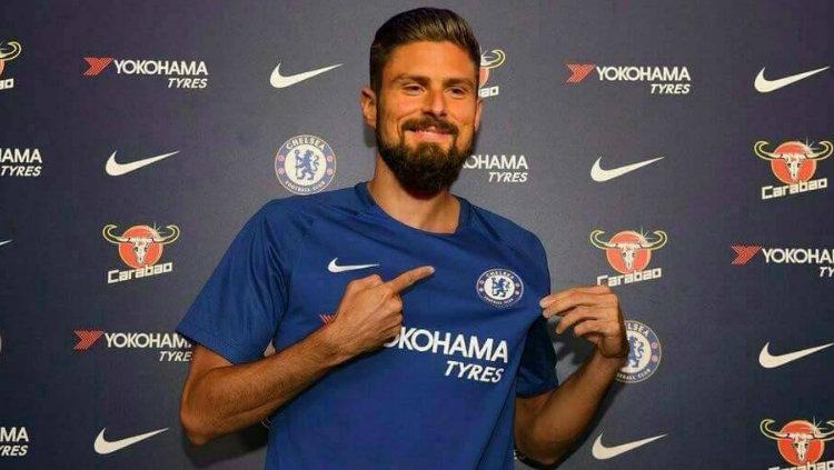 Olivier Giroud resmi berseragam Chelsea.