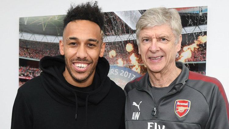 Pierre-Emerick Aubameyang dan Arene Wenger. Copyright: INDOSPORT