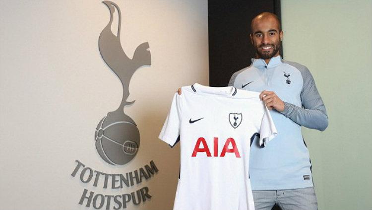 Lucas Moura resmi ke Tottenham Hotspur. Copyright: INDOSPORT