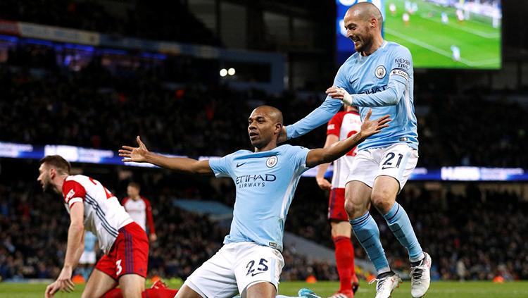 Fernandinho saat berselebrasi membobol gawang West Bromwich. Copyright: INDOSPORT