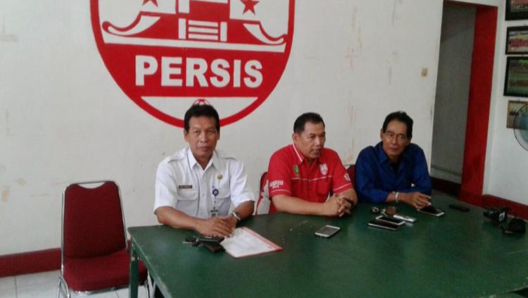 Panitia Pertandingan Solo tengah melakukan konferensi pers babak 8 besar Piala Presiden 2018 Copyright: Tribun Jateng
