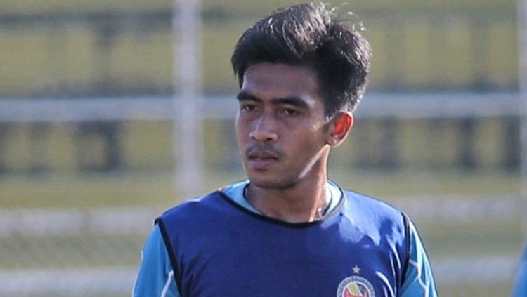 Agung Supriyanto langsung mengikuti latihan perdananya bersama Semen Padang FC. Copyright: covesia