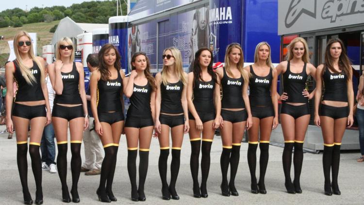 Gadis Payung Formula 1. Copyright: Grand Prix