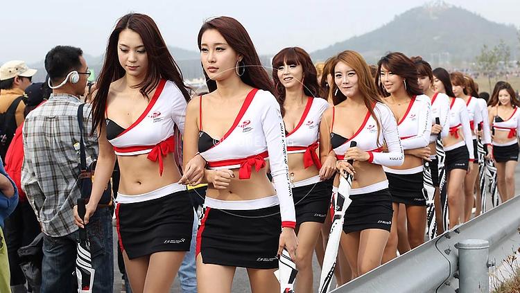 Gadis Payung Formula 1.