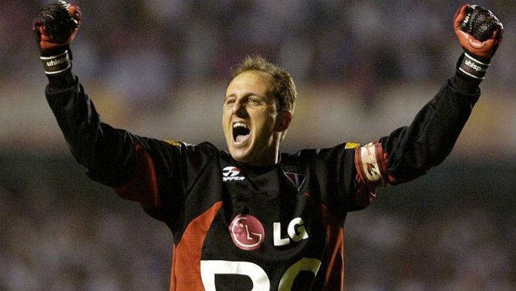 Rogerio Ceni selebrasi perayaan mencetak gol Copyright: hbtvghana.com