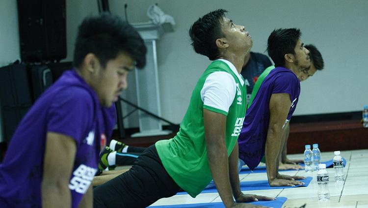 Pemain PSM Makassar jalani latihan di dalam ruangan. Copyright: PSM Makassar