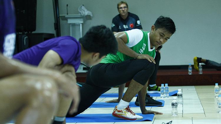 Pemain PSM Makassar jalani latihan di dalam ruangan. Copyright: PSM Makassar