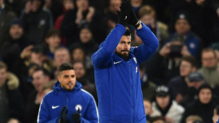 Olivier Giroud resmi berseragam Chelsea. Copyright: INDOSPORT