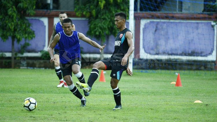 Zulkifli Syukur saat menjalani sesi latihan bersama PSM Makassar. Copyright: Reno Firhad Rinaldi/INDOSPORT