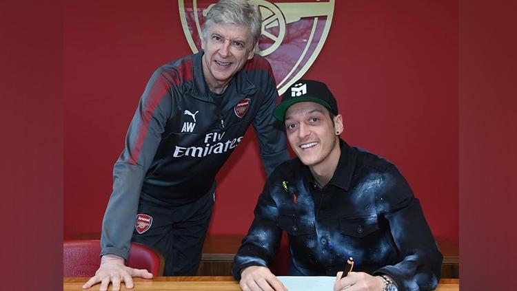 Mesut Ozil memperbarui kontraknya di Arsenal hingga 2021. Copyright: Instagram Mesut Ozil