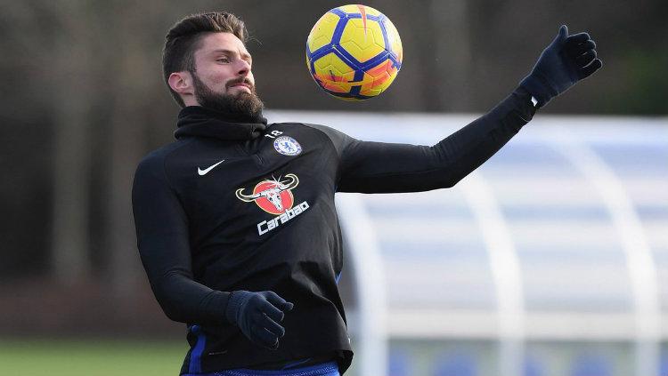 Penyerang Chelsea Olivier Giroud saat berlatih. Copyright: INDOSPORT