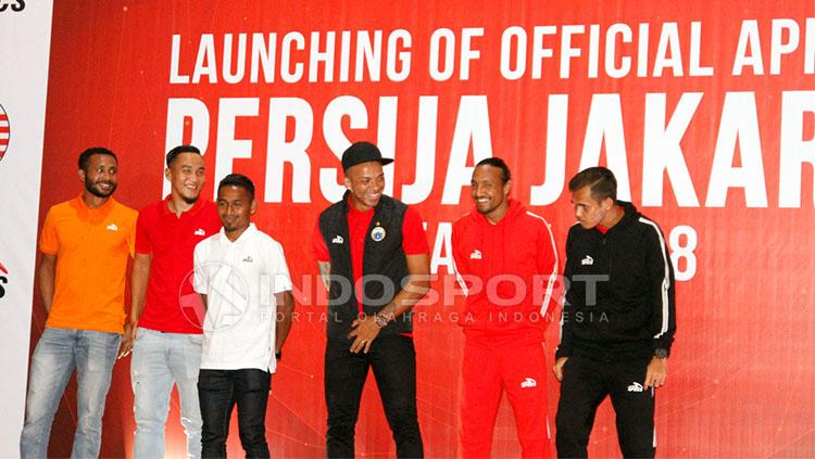 Persija Jakarta meluncurkan jersey anyar untuk Liga 1 2018. Copyright: INDOSPORT/Zainal Hasan