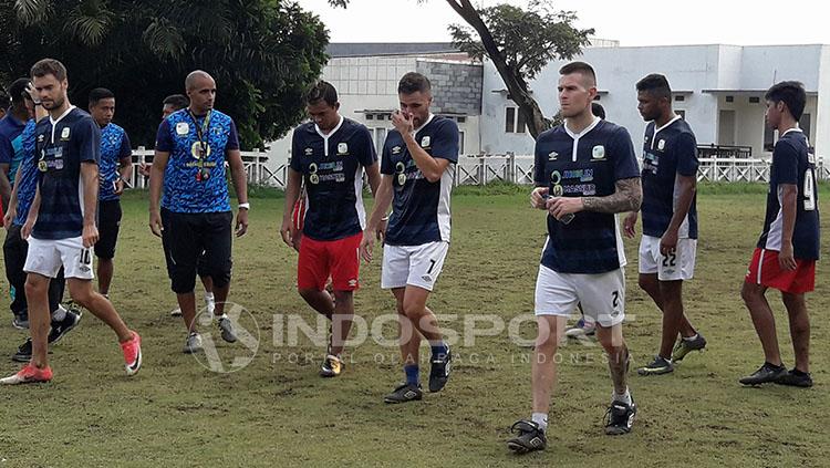 Suasana latihan pemain Barito Putera di Malang.
