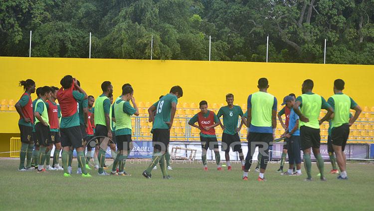 Suasana latihan pemain Sriwijaya FC.