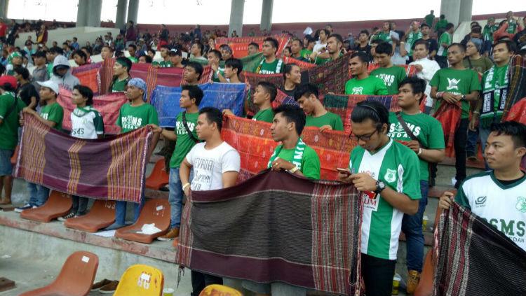 SMeCK Hooligan koreografi ulos di Stadion Manahan, Solo. Copyright: Istimewa