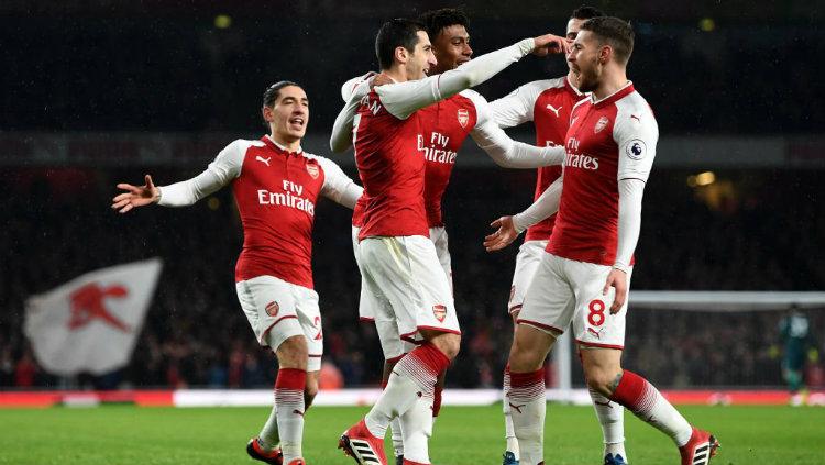 Skuat Arsenal saat merayakan gol ke gawang Everton. Copyright: INDOSPORT