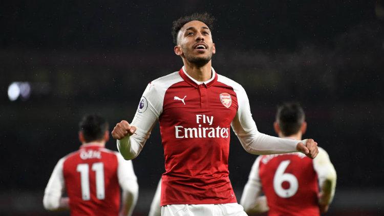 Penyerang Arsenal Pierre-Emerick Aubameyang saat merayakan gol ke gawang Everton. Copyright: INDOSPORT