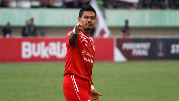 Bambang Pamungkas selebrasi usai cetak gol ke gawang Mitra Kukar. Copyright: Media Persija