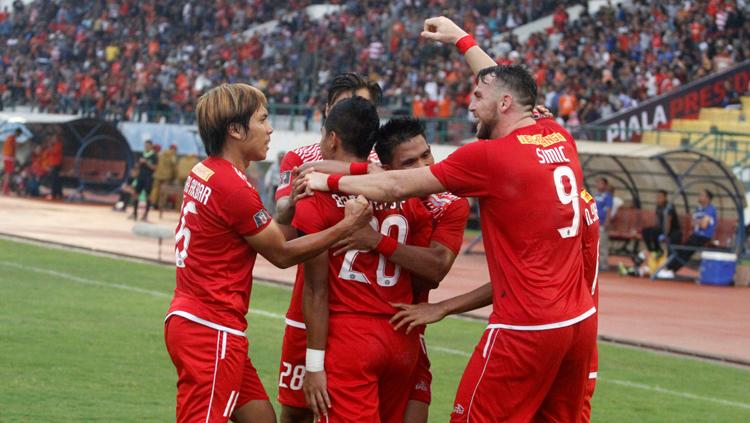 Para pemain Persija melakukan selebrasi gol Bambang Pamungkas. Copyright: Media Persija