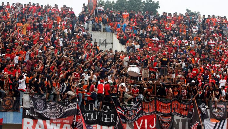 Dukungan Jakmania terhadap Persija Jakarta melawan Mitra Kukar. Copyright: Media Persija