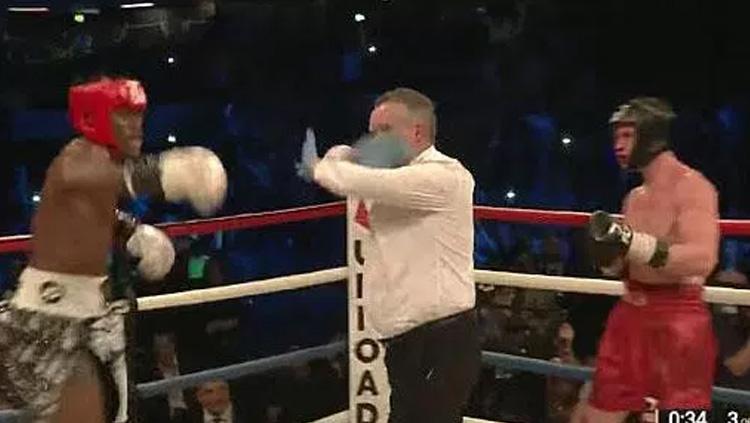 KSI saat melawan Joe Weller.