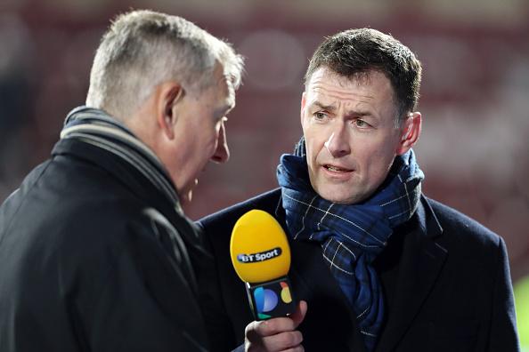 Chris Sutton dan Terry Butcher di Tynecastle, Edinburgh. Copyright: Getty Images