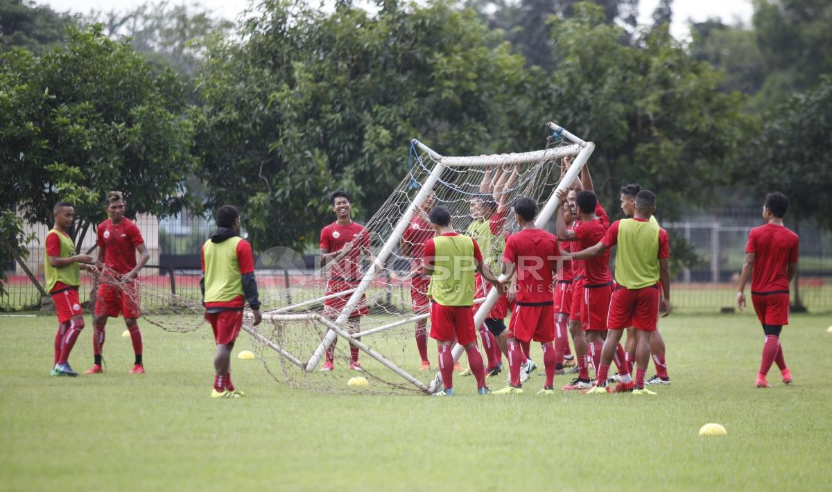 Latihan di lapangan Sutasoma tidak dihadiri pelatih Stefano Cugurra Teco yang sedang berada di Malaysia.