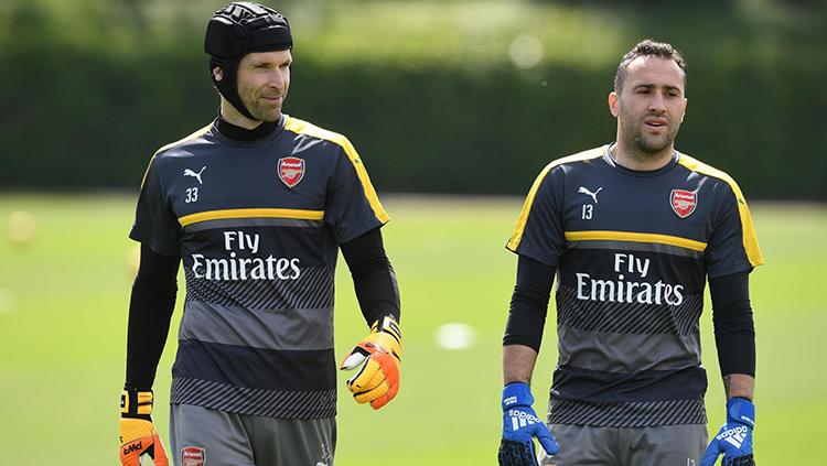 Petr Cech dan David Ospina. Copyright: INDOSPORT