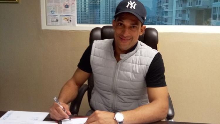 Addison Alves menandatangani kontrak bersama Persija Jakarta. Copyright: Persija