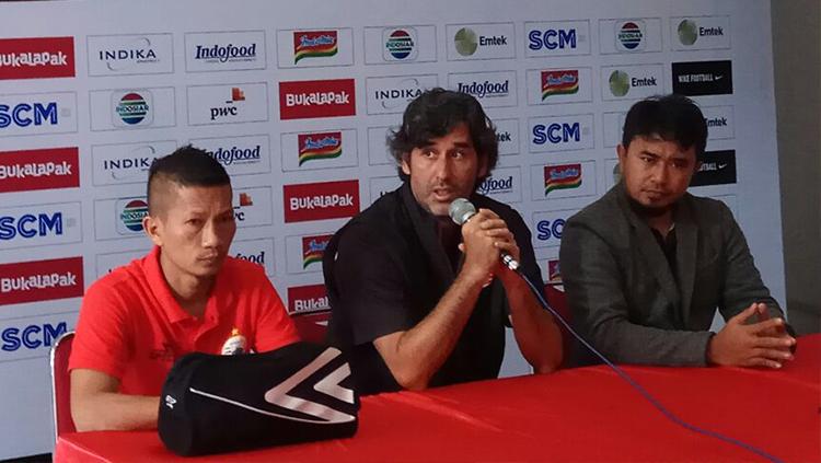 Ismed Sofyan dan Stefano Cugurra Teco saat menghadiri pre-match press conference Copyright: Media Persija