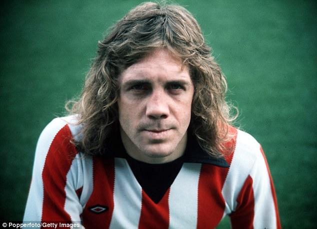 Mike Pejic ketika berseragam Aston Villa Copyright: Dailymail