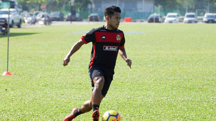 Andik menggiring bola saat jalani latihan perdana bersama Kedah FA.