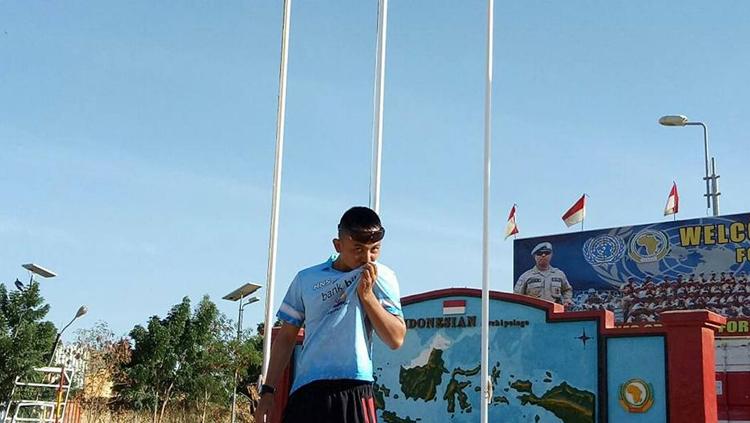 Inay adalah polisi sekaligus fans sejati Perserang Banten yang kini tengah tugas di negeri Sudan. Copyright: Dok Pribadi