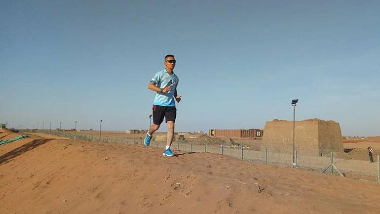 Inay adalah polisi sekaligus fans sejati Perserang Banten yang kini tengah tugas di negeri Sudan. Copyright: Dok Pribadi