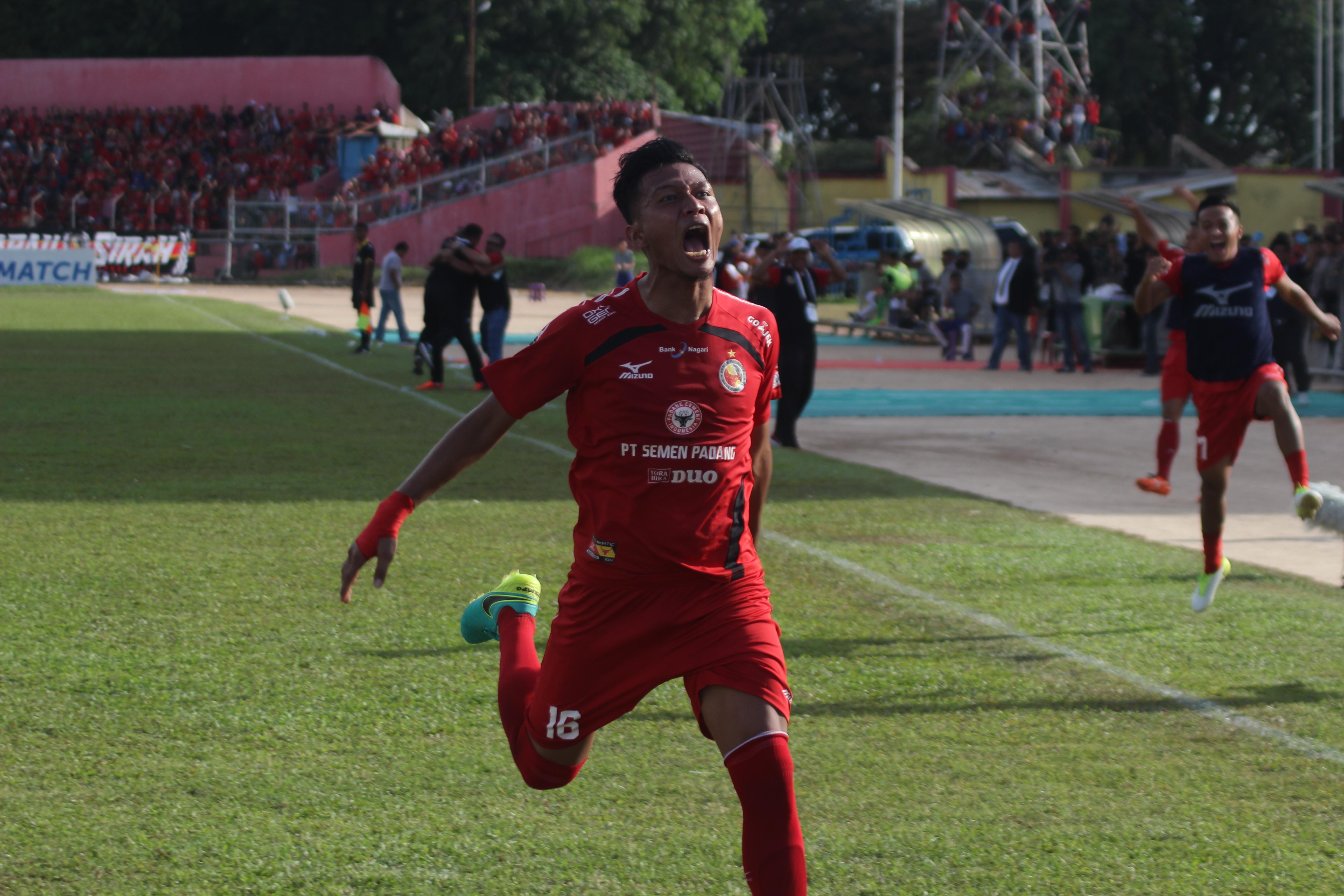 Ekspresi Agung Prasetya dalam laga uji coba Semen Padang
