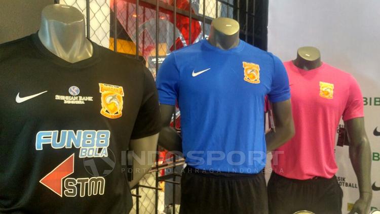 Peluncuran jersey anyar Borneo FC dengan appareal dunia asal Amerika Serikat, Nike. Copyright: Petrus Manus DaYerimon/INDOSPORT