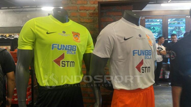 Peluncuran jersey anyar Borneo FC dengan appareal dunia asal Amerika Serikat, Nike. Copyright: Petrus Manus DaYerimon/INDOSPORT