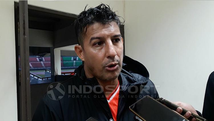 Pelatih Persebaya Surabaya, Alfredo Vera. Copyright: Fitra Herdian/INDOSPORT