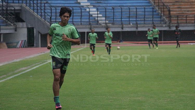 Rishadi Fauzi salah satu striker lokal yang dimiliki Persebaya Surabaya.